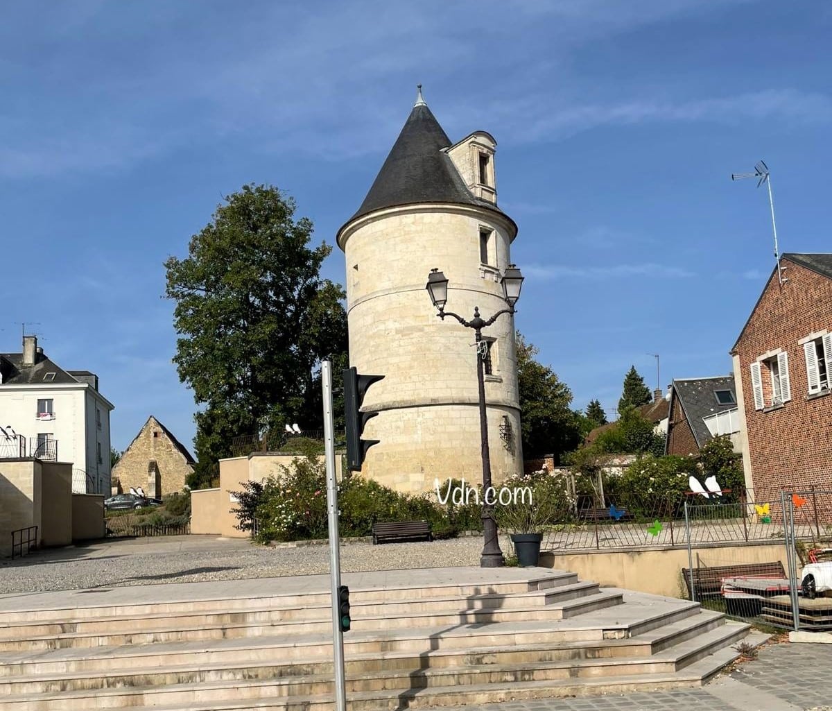 tour conti de méru