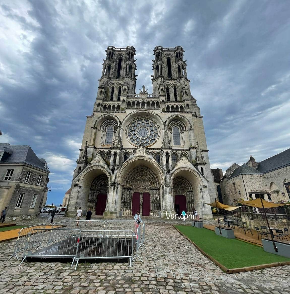 cathédrale notre dame de laon non loin de nos appartements neufs en vente