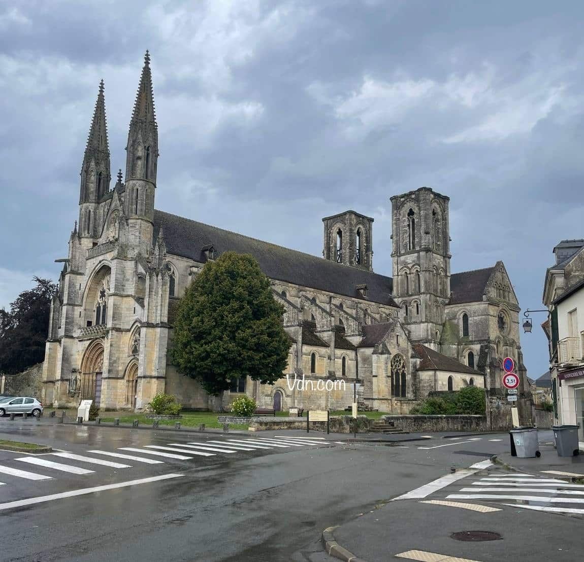 église saint pierre de laon