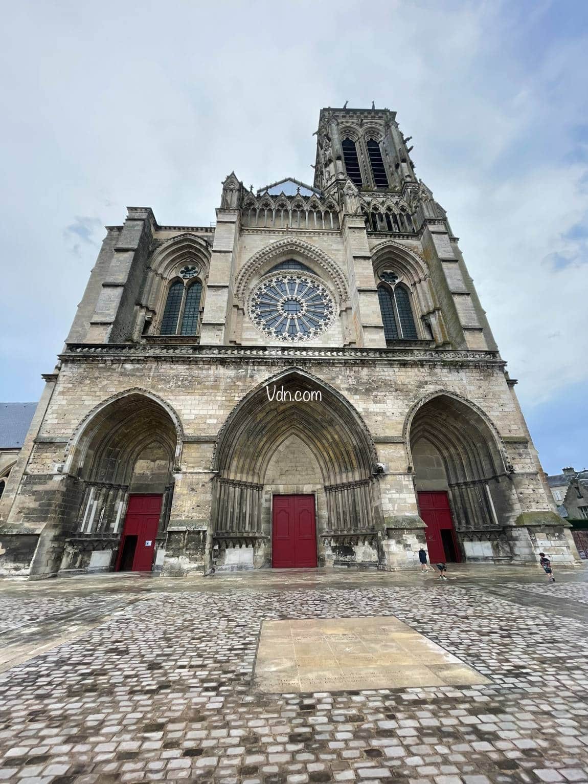 cathédrale saint gervais et potrais de face
