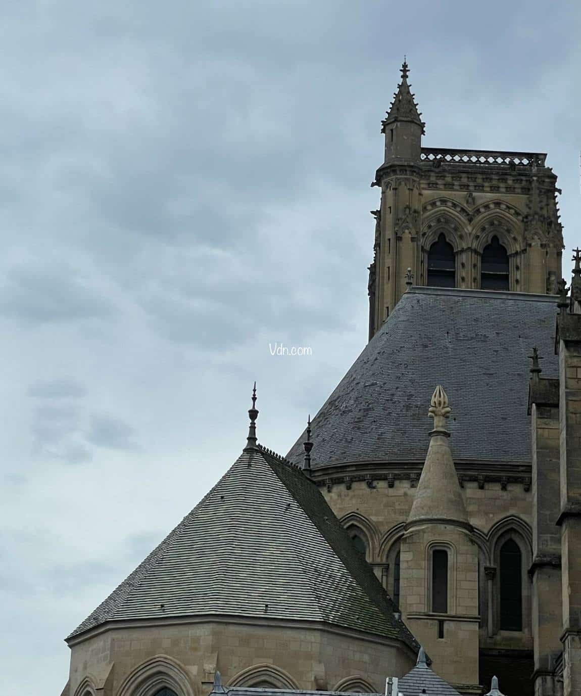 photo haut de la cathédrale soissons