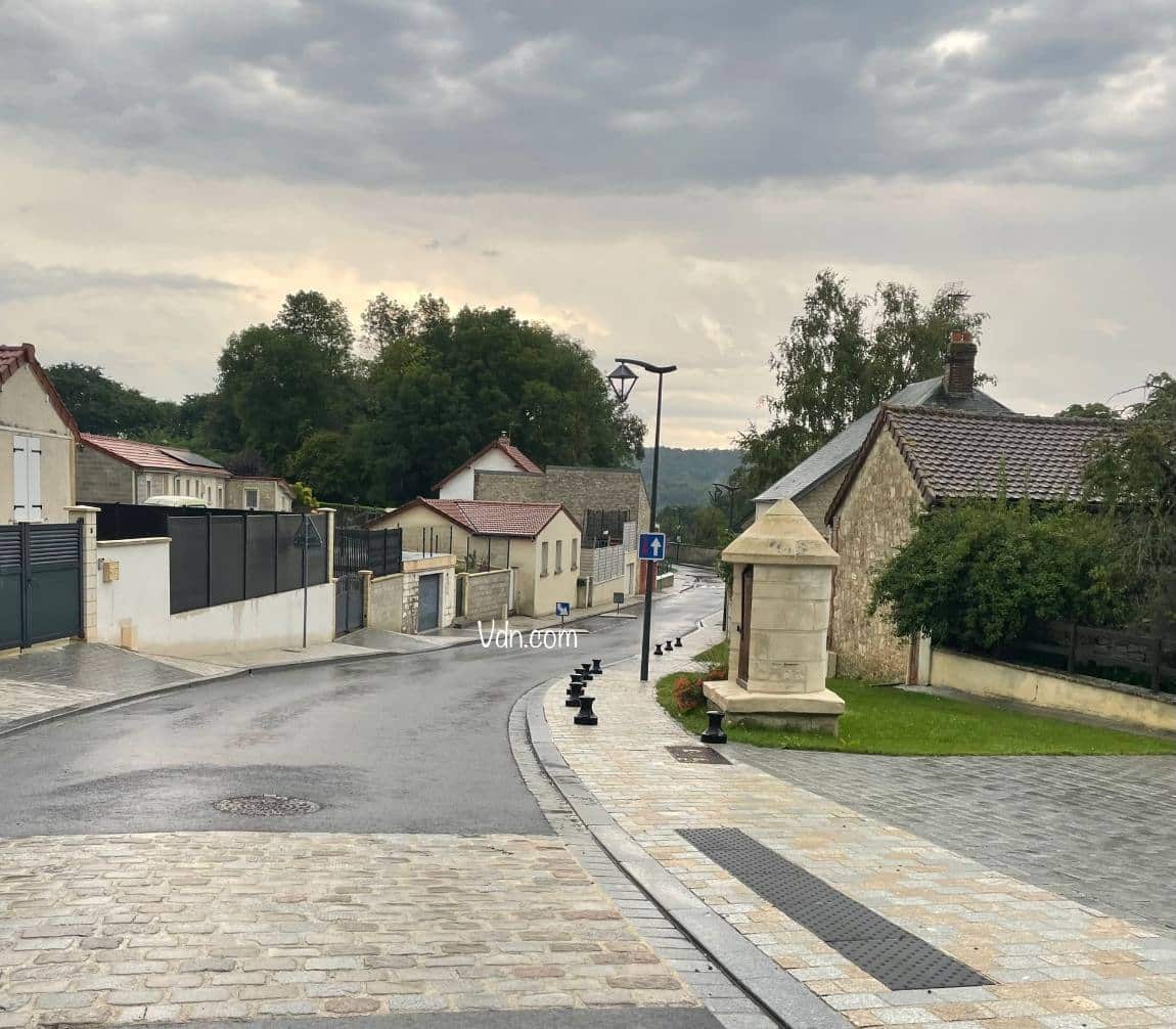 rue de la mairie, à Chamouille