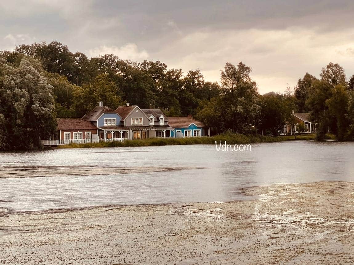 maisons au bord du lac de l'ailette